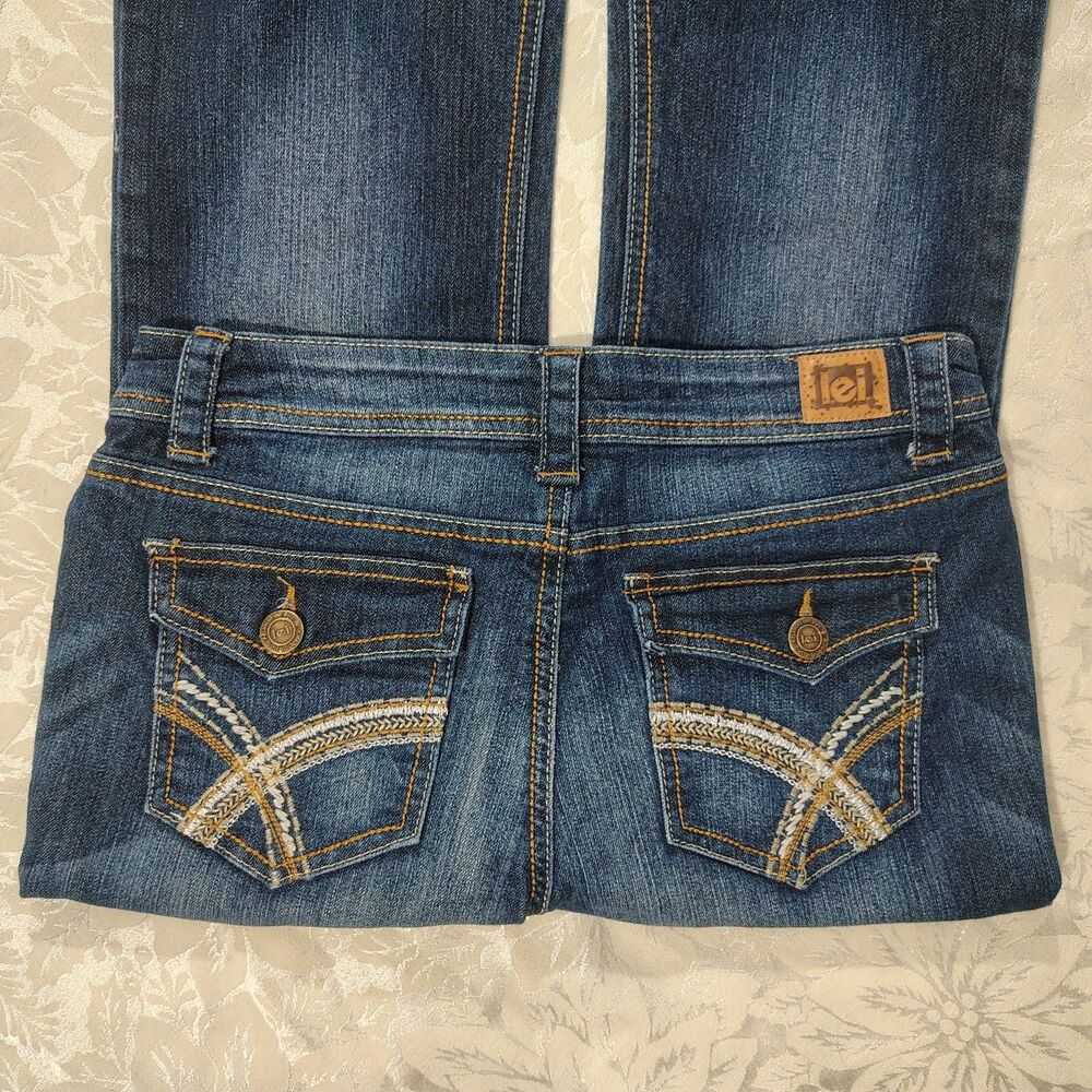 L.E.I. Womens 9 Short Sophia Hipster Flare Lowrise Embroidered Pocket Jeans Y2K